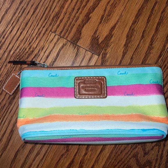 Coach makeup bag - Picture 2 of 6